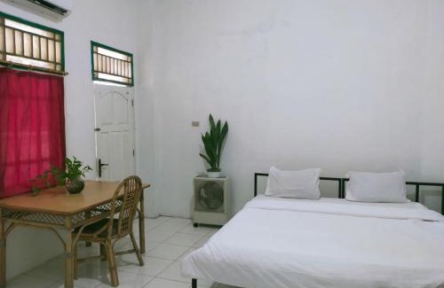 Palembang Hotel | Ombai Guest House 27 Syariah Mitra RedDoorz