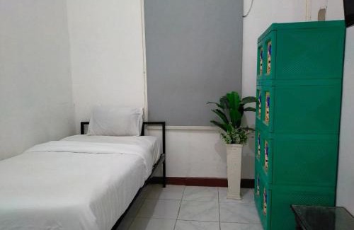 Palembang Hotel | Ombai Guest House 27 Syariah Mitra RedDoorz
