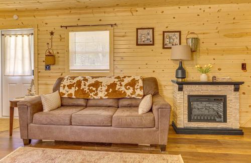 Zanesville House | On 40 Acres Charming Cabin in Zanesville!