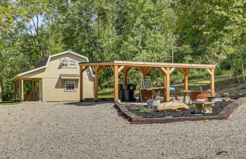Zanesville House | On 40 Acres Charming Cabin in Zanesville!