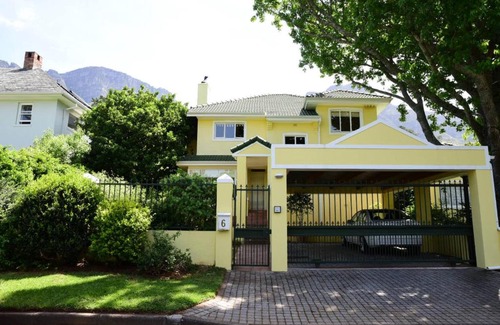 Newlands House | On Pinewood Guest House