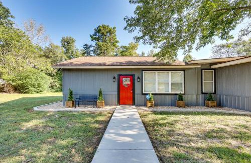Royal House | On-Site Creek and Spacious Yard Family Gem in Royal