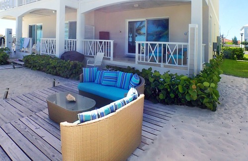 Palm Cay Villa | On the Beach | Sand | Sun | Sea