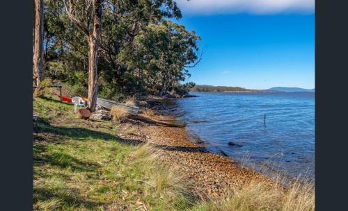 Lymington House | On the Huon River