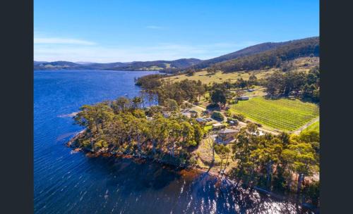 Lymington House | On the Huon River