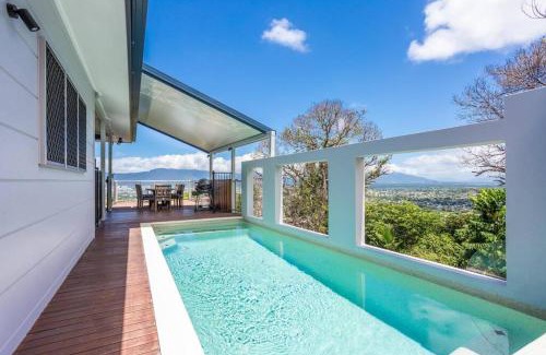 Mooroobool House | On the very top of Cairns - Luxurious Entertainer
