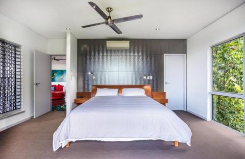 Mooroobool House | On the very top of Cairns - Luxurious Entertainer