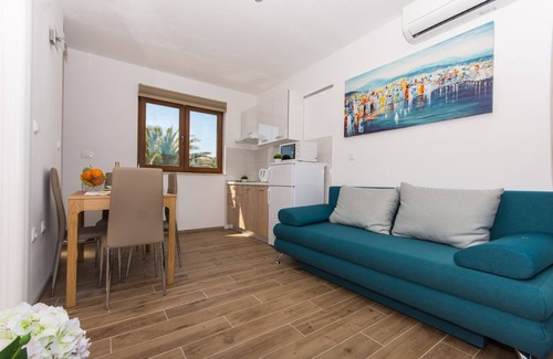 Veliki Drvenik Apartment | One bedroom apartment with balcony and sea view Drvenik Veliki, Drvenik (A-16377-a)