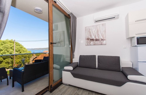 Veliki Drvenik Apartment | One bedroom apartment with terrace and sea view Drvenik Veliki, Drvenik (A-16377-c)