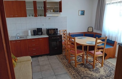 Veliko Brdo Apartment | One bedroom apartment with balcony and sea view Makarska (A-18145-a)