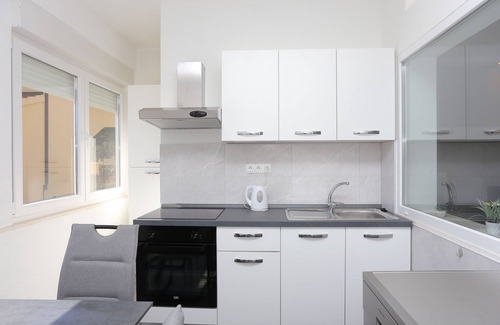 Veliko Brdo Apartment | One bedroom apartment with balcony and sea view Makarska (A-18213-a)