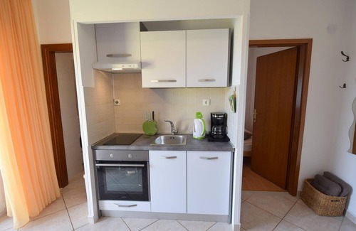 Milcetici Apartment | One bedroom apartment with balcony and sea view Malinska, Krk (A-19381-a)