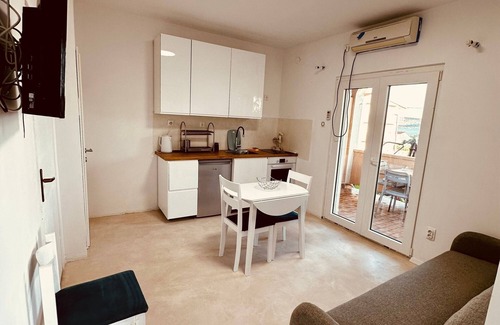 Vidalici Apartment | One bedroom apartment with terrace and sea view Vidalići, Pag (A-24330-b)