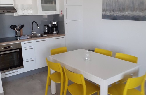 Banjol Apartment | One bedroom apartment with terrace and sea view Banjol, Rab (A-21159-a)