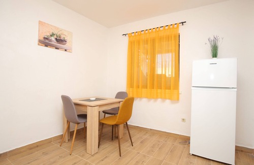 Slatine Apartment | One bedroom apartment with terrace and sea view Slatine, Čiovo (A-16131-d)