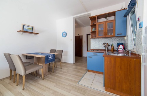 Brist Apartment | One bedroom apartment near beach Brist, Makarska (A-11078-a)