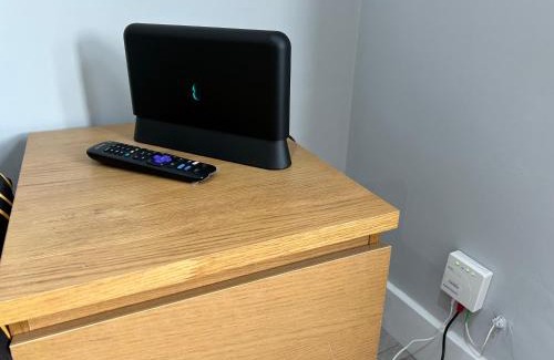 Pinkwell Apartment | One Bedroom Apartment Near Heathrow Airport & London