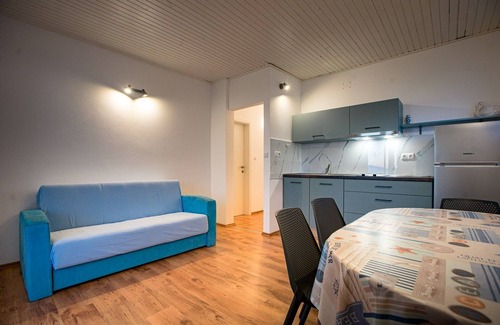 Banjol Apartment | One bedroom apartment near beach Banjol, Rab (A-2008-b)