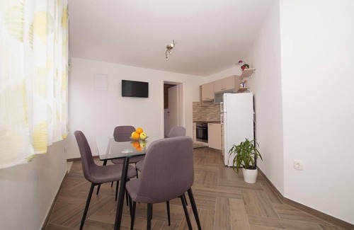 Zrnovo Apartment | One bedroom apartment with terrace and sea view Žrnovo, Korčula (A-16045-a)