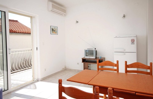Marusici Apartment | One bedroom apartment with balcony and sea view Marušići, Omiš (A-962-a)