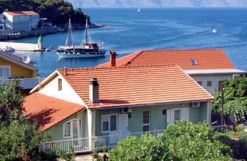 Island Hvar Apartment | One bedroom apartment with terrace Jelsa, Hvar (A-4602-c)