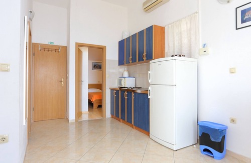 Tice Apartment | One bedroom apartment with terrace and sea view Balića Rat, Omiš (A-2753-b)