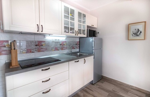 Banjol Apartment | One bedroom apartment with balcony and sea view Banjol, Rab (A-19804-c)
