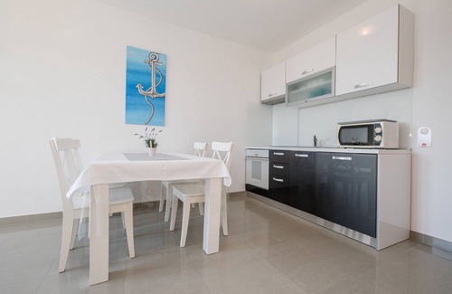 Banjol Apartment | One bedroom apartment with balcony and sea view Banjol, Rab (A-21635-c)