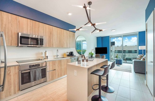 Northeast Miami Condo | One Bedroom Condo King Bed With City Views