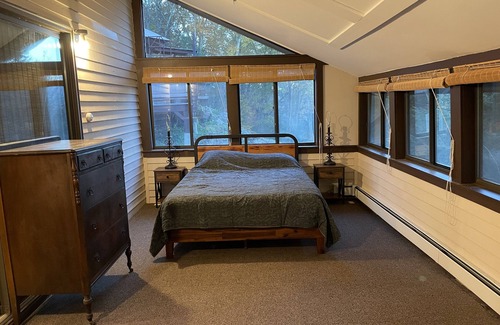 Canton House | One Bedroom Guest House Nestled in the mountain