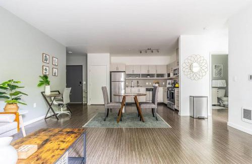 Minor Apartment | One bedroom luxury apartment (Gym, Wifi, Parking, Rooftop Deck)