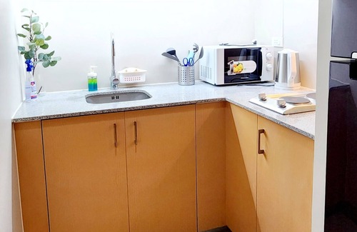 Taguig Condo | One Bedroom Luxury Condo in Uptown BGC w PoolGym Wi-Fi Netflix Balcony