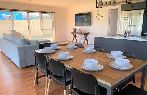 Waterhouse House | One for the golf lover! FREE WIFI, Town Centre.