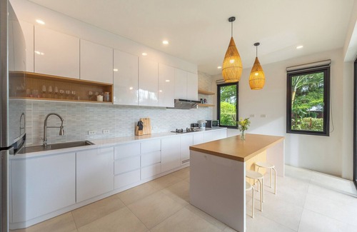 Si Sunthon Villa | One of Phukets Best Villas V212