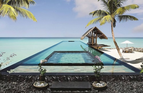 Kanifinolhu Island House | One&Only Reethi Rah, Water Villa King Pool!