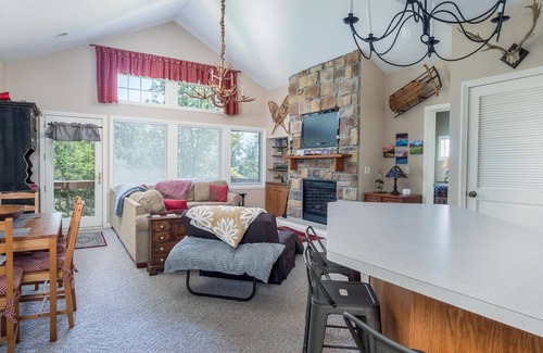 Clymer Condo | Only 3 BDRM in Northgate. Discounts on ski season weeknights!