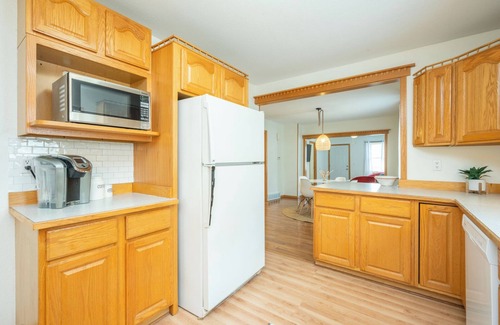Des Moines House | Only minutes to all downtown entertainment districts.