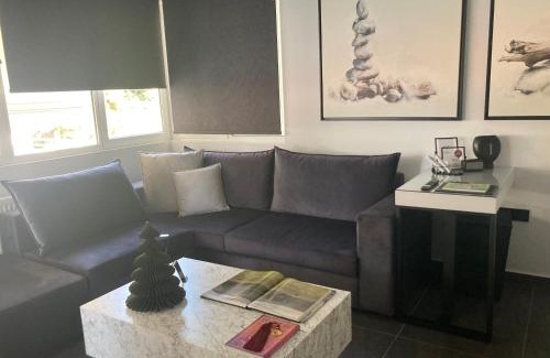Vouliagmeni Apartment | Only2Suites