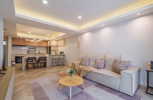 Khlong Tan Nuea House | Onsen Retreat in Heart of Bangkok