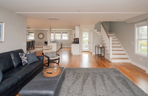 Newport House | Open Concept 6-bedroom beach house in delightful Middletown with AC, WiFi