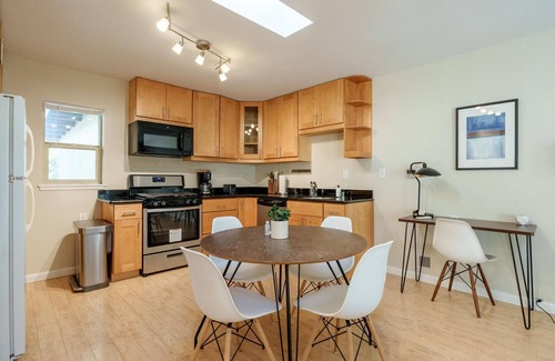 University South Apartment | Open Palo Alto 1BR w/Parking, nr Shops & Tech Companies, by Blueground