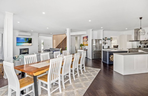Banksia Beach House | Opulent Canal-Front Retreat