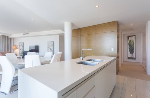 Broadbeach Apartment | Oracle 3 BRM Skyhomes /Sub Penthouses