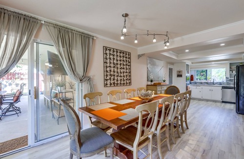 Orange House | Orange Home with 2 king bedrooms - Fun patio area