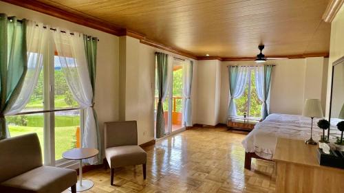 Baguio Apartment | Orange House