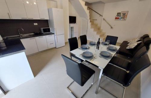 Sipan Island House | Orange Tree House