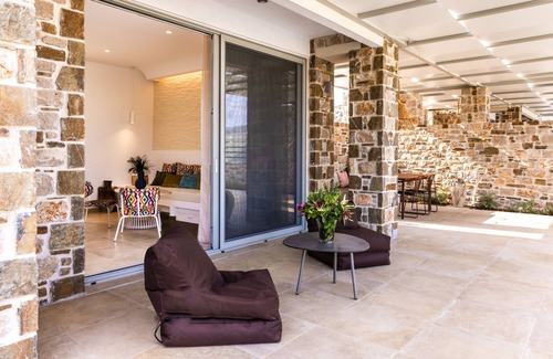 Amoopi Villa | Orelia Luxury Deluxe Villa 1