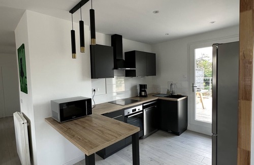 Juvigny House | Orgîte, Location de Gîte Pouvant Accueillir 8 Personnes