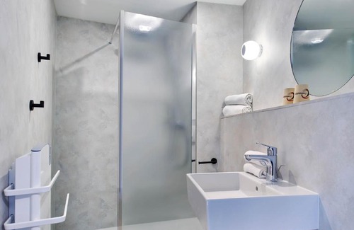 Puy-Guillaume Hotel | Originals Boutique, Hôtel Larivaut, Puy-Guillaume