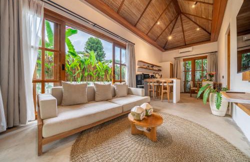Penestanan Villa | Orion by DH - Romantic Chic Villa - Private Pool - Garden Tub Retreat